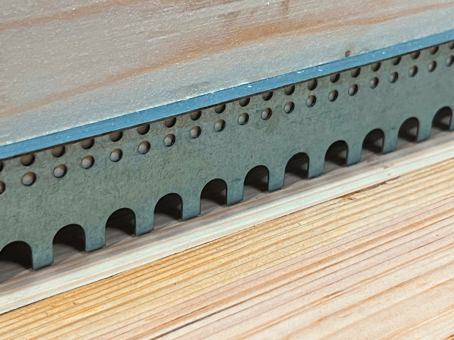 Plancher pour ruche avec planche d'envol